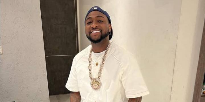 During a workout session, Davido screams like a child as Imade rushes him and his trainer with 'Fiery' punches and kicks